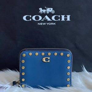CC967 - Coach Billfold Wallet with Rivets